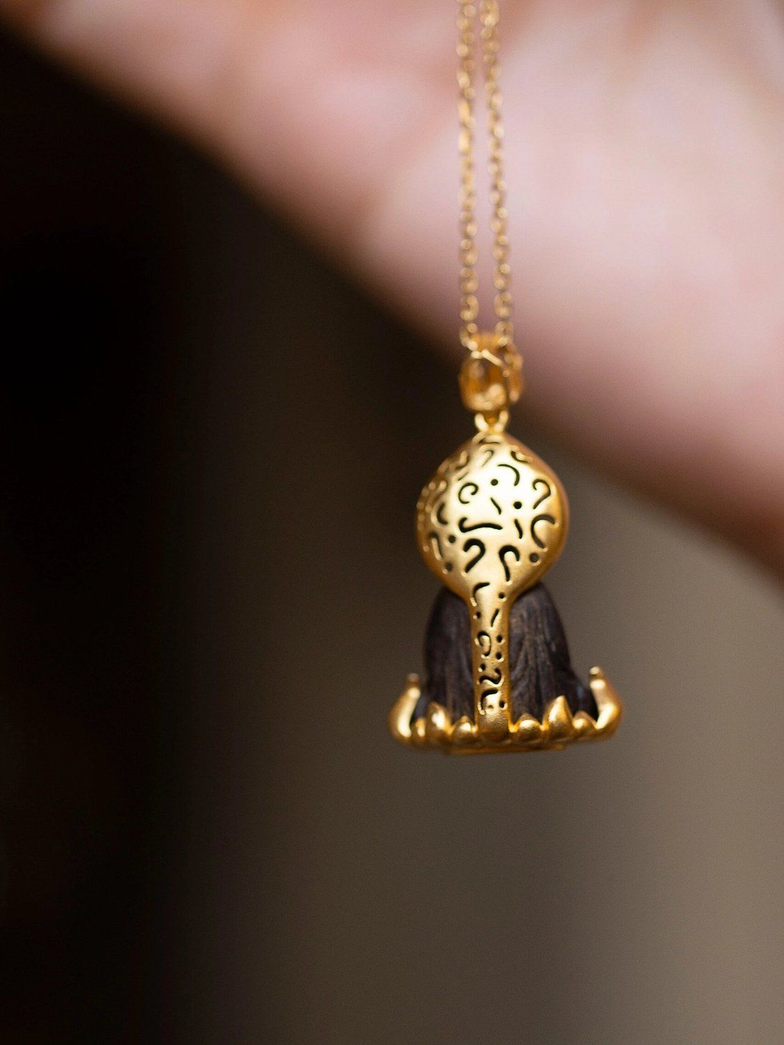 Mini 18K gold material, portable Guanyin ancient retro new Chinese style simple meaning of peace and safety retro necklace amulet pendant to attract wealth and send children Guanyin wealth